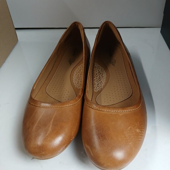 New W defect Clarks Women's Canebay Plain Ballet Flat, Dark Tan Leather-Size 8 W - Picture 1 of 7